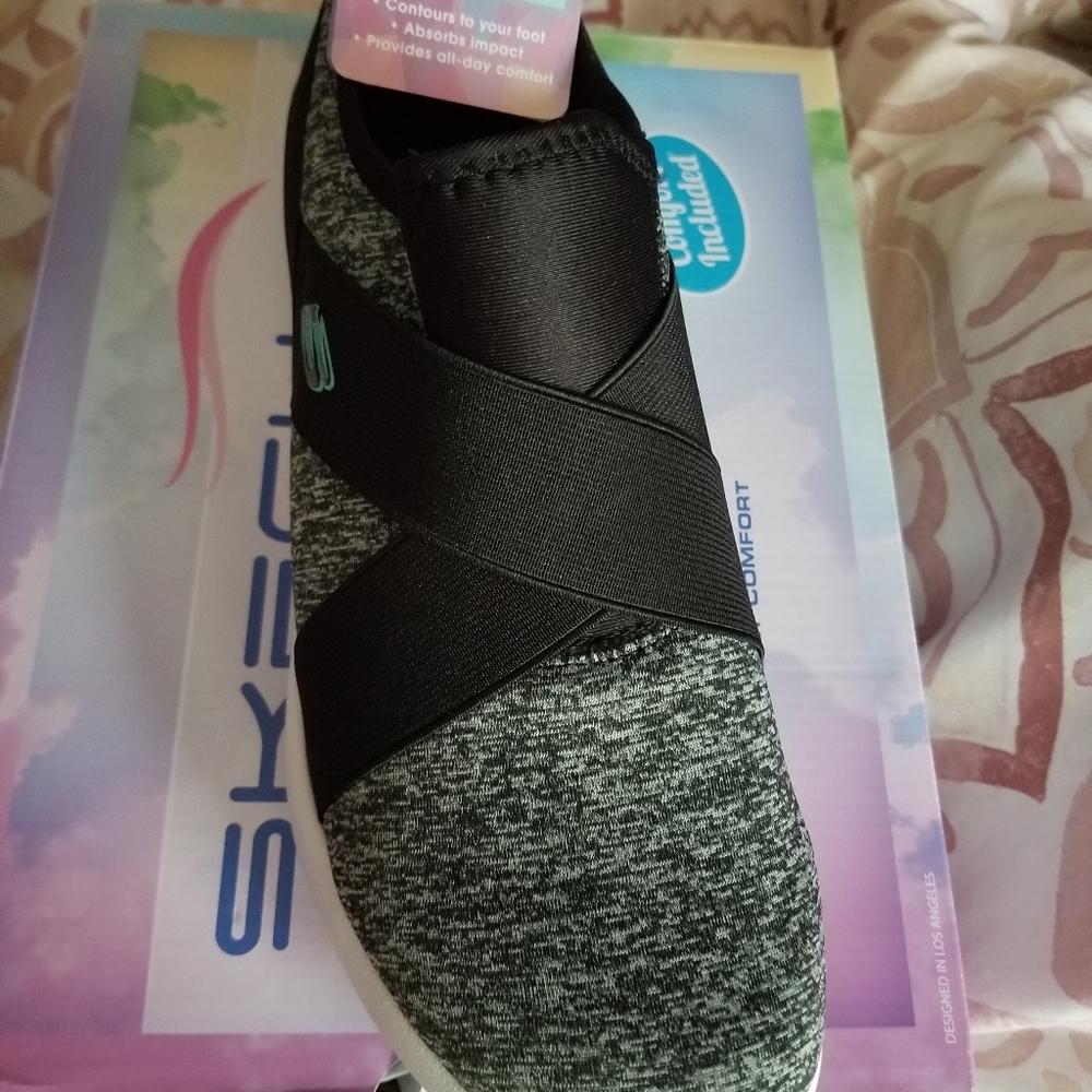 SKETCHERS slip on sneakers memory foam